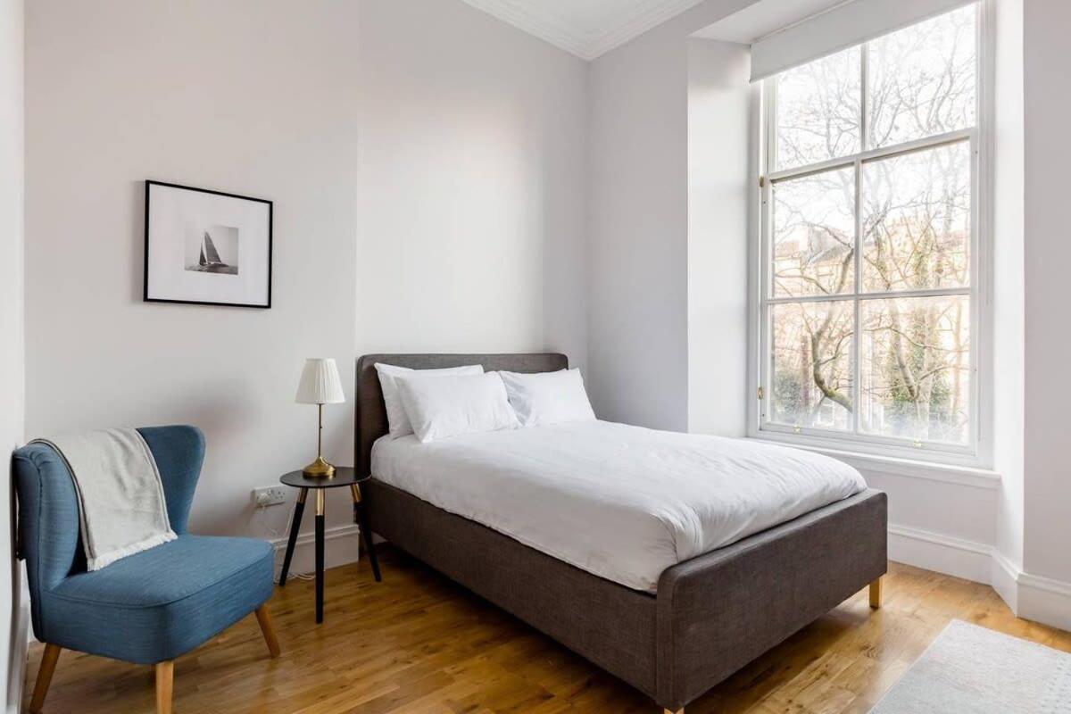 Incredible Contemporary Flat In Heart Of West End